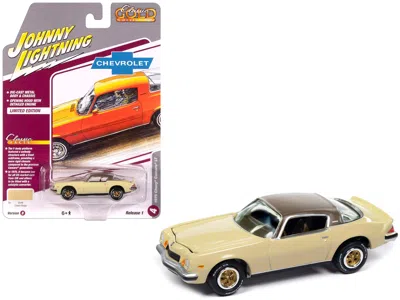 Johnny Lightning 1975 Chevrolet Camaro Lt Cream Beige With Brown Top "classic Gold Collection" 1/64 Diecast Model
