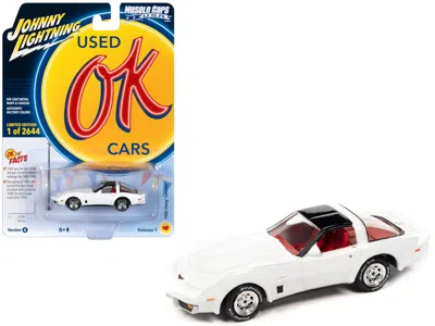 Johnny Lightning 1982 Chevrolet Corvette White With Black Top And Red Interior Limited Edition To 2644 Pieces Worldwi
