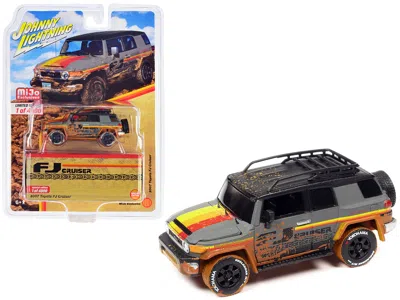 Johnny Lightning 2007 Toyota Fj Cruiser Gray With Stripes (muddy Version) With Roofrack Limited Edition To 4800 Piece