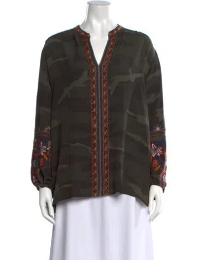 Pre-owned Johnny Was Silk Camouflage Print Blouse In Green