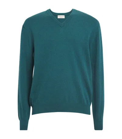 Johnstons Of Elgin Cashmere V-neck Sweater In Green