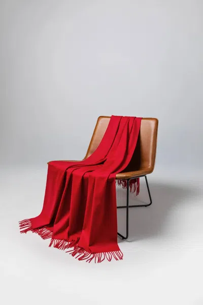 Johnstons Of Elgin Plain Cashmere Throw In Classic Red