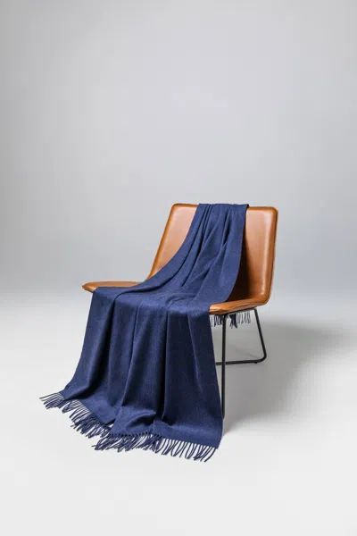 Johnstons Of Elgin Plain Cashmere Throw In Dark Denim In Blue