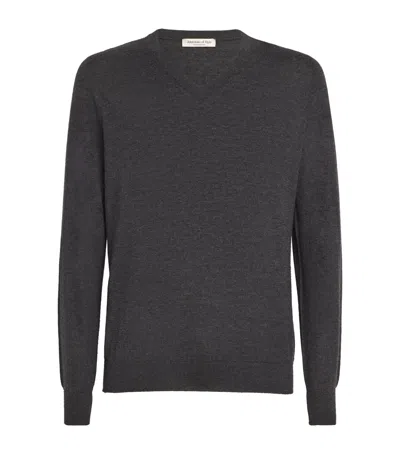 Johnstons Of Elgin Superfine Cashmere V-neck Sweater In Grey