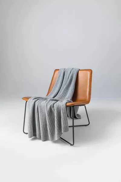 Johnstons Of Elgin Texture Knitted Light Grey Cashmere Throw In Gray