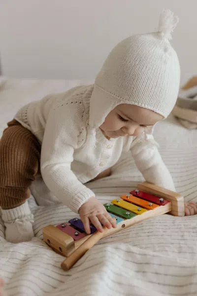 Johnstons Of Elgin White Cashmere Baby Hat With Tassel