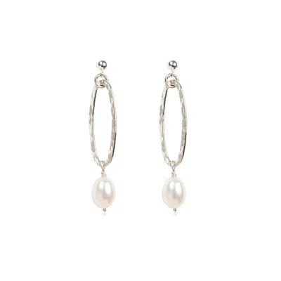 Jojo Harris Women's Silver / White Betty Pearl Drop Earrings On Hammered Silver