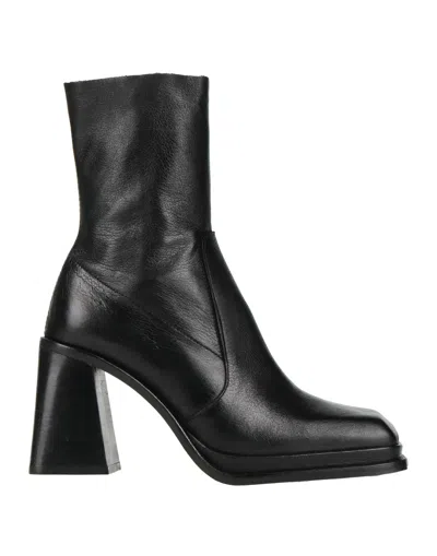 Jonak Ankle Boots In Black