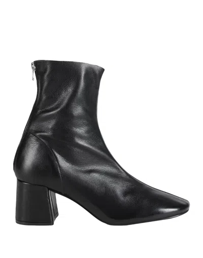 Jonak Ankle Boots In Black