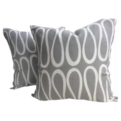 Pre-owned Jonathan Adler Pair Of  For Kravet "bodoni" Scroll Trellis Infinity Loop Pillows In Gray