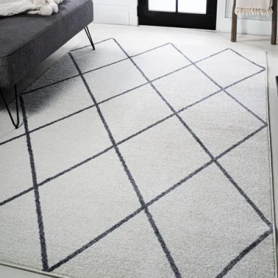 Jonathan Y Cole Minimalist Diamond Trellis Area Rug In White/gray