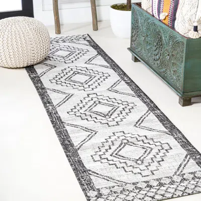 Jonathan Y Marokko Diamond  Medallion Indoor/outdoor Area Rug In Ivory/black