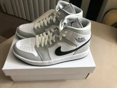 Pre-owned Jordan 1 Mid Light Smoke Grey (w) Bq6472015