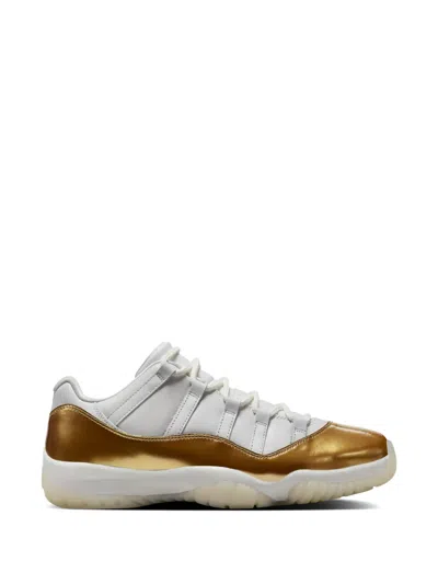 Jordan 11 Retro Sneakers In White