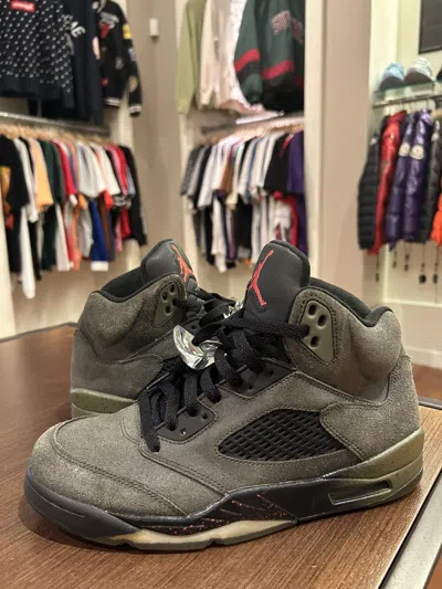 Pre-owned Jordan Brand 5 Retro Stealth Shoes In Black