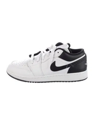 Pre-owned Jordan Kids' Leather Low Top Sneakers In Black/white