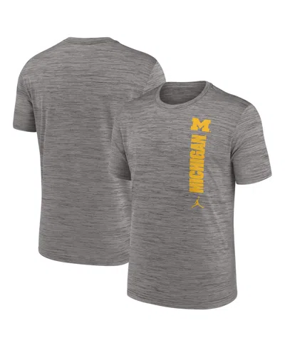JORDAN MEN'S HEATHER GRAY MICHIGAN WOLVERINES 2024 SIDELINE VELOCITY PERFORMANCE T-SHIRT