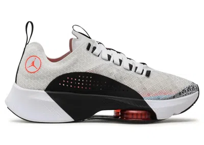 Pre-owned Jordan Men's  Air Zoom Renegade Infrared Sneakers In White/infrared 23/black