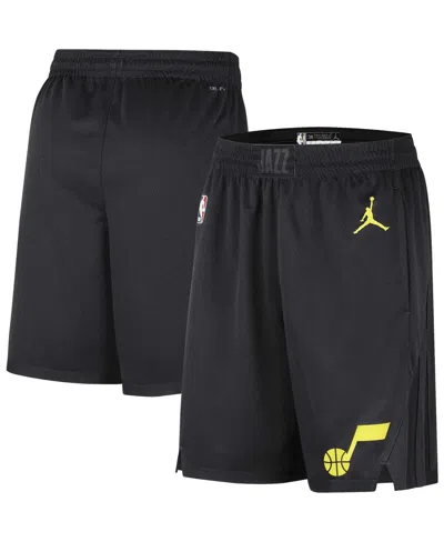 JORDAN MEN'S JORDAN BLACK UTAH JAZZ 2022/2023 STATEMENT EDITION SWINGMAN PERFORMANCE SHORTS