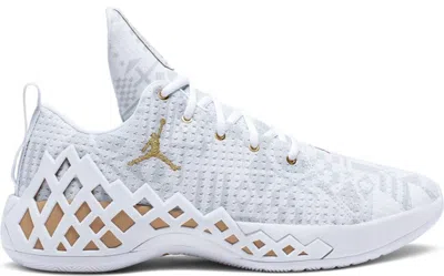 Pre-owned Jordan Men's  Jumpman Diamond Low Pf Fiba Sneakers In White/metallic Gold