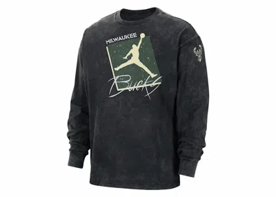Pre-owned Jordan Men's  Nba Milwaukee Bucks Courtside Long Sleeve Loose Fit T-shirt In Black