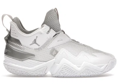 Pre-owned Jordan Men's  Westbrook One Take Sneakers In White/metallic Silver