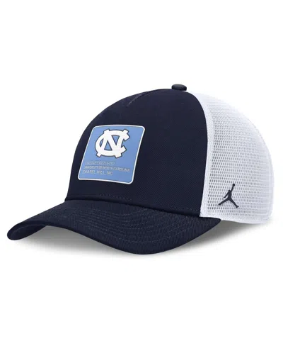 JORDAN MEN'S NAVY/WHITE NORTH CAROLINA TAR HEELS 2025 ON-FIELD RISE ENGINEERED TRUCKER ADJUSTABLE HAT