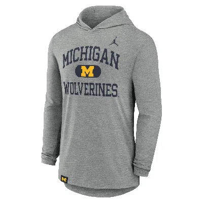 JORDAN MICHIGAN WOLVERINES BLITZ NIKE MEN'S DRI-FIT COLLEGE LONG-SLEEVE HOODED T-SHIRT,1015587445