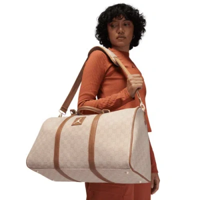 バッグ JORDAN MONOGRAM DUFFLE BAG COCONUT MILK Jordan Monogram Duffle Bag (20L) - Coconut Milk (FREE