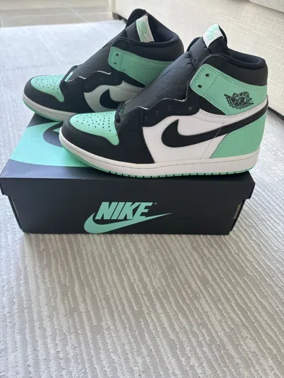 Pre-owned Jordan Nike Jordan 1 Retro High Og Glow Green Us 9.5 Shoes In Black/white/green