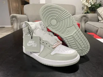 Pre-owned Jordan Size 7 - Womens Wmns Nike Air  1 Retro High Og Seafoam Cd0461 002 In Green