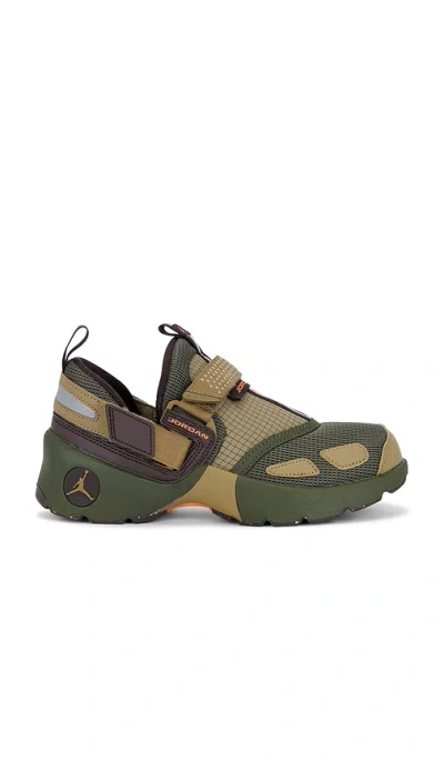 Jordan Trunner Lx Sneaker In Green