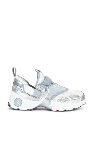 Jordan Trunner Lx Sneaker In Gray
