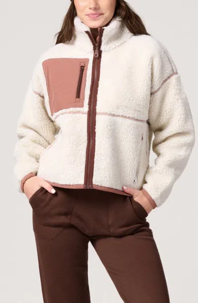 Jorde Miller Recycled Wool Blend Crop Fleece Jacket In Latte