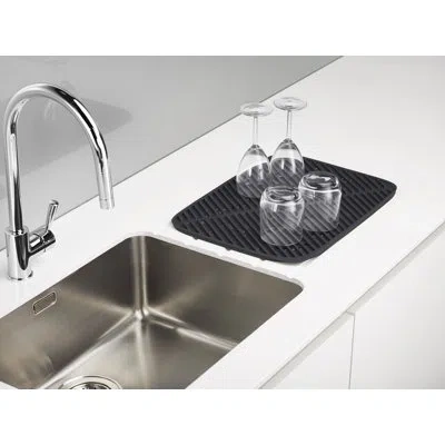 Joseph Joseph Flume Large Dish Draining Mat In Gray