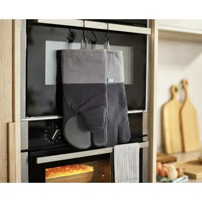 Joseph Joseph Pinch Pair Of Easy-grip Oven Gloves In Gray