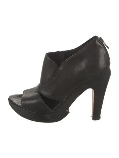 Pre-owned Joseph Leather Pumps In Black