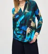 JOSEPH RIBKOFF SILKY KNIT ABSTRACT TOP IN MULTI COLOR