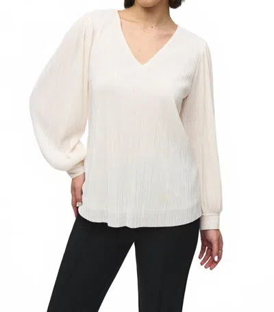 JOSEPH RIBKOFF V-NECK PLEATED PULLOVER BLOUSE IN WHITE