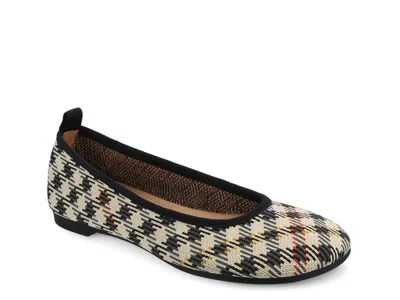 Journee Aria Ballet Flat In Black