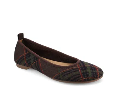 Journee Aria Ballet Flat In Brown