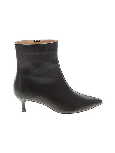 Pre-owned Journee Collection Ankle Boots In Black