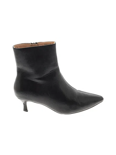 Pre-owned Journee Collection Ankle Boots In Black