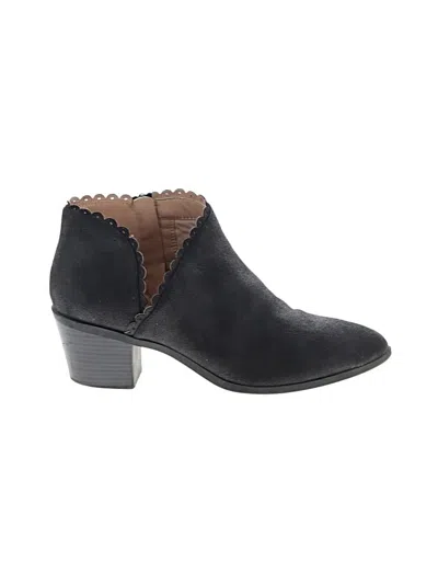 Pre-owned Journee Collection Ankle Boots In Black