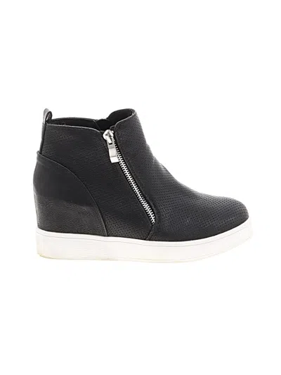 Pre-owned Journee Collection Ankle Boots In Black