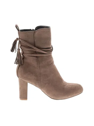 Pre-owned Journee Collection Ankle Boots In Brown