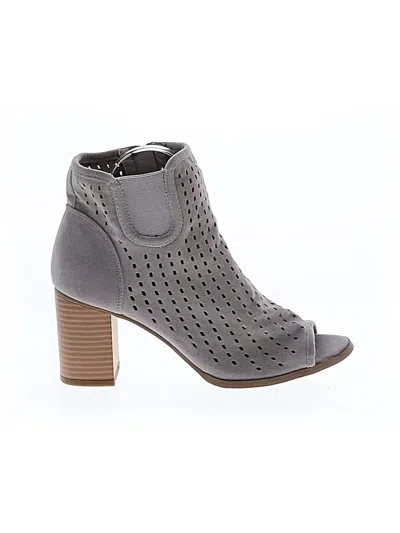 Pre-owned Journee Collection Ankle Boots In Gray
