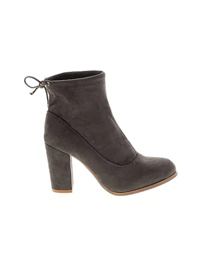 Pre-owned Journee Collection Ankle Boots In Gray