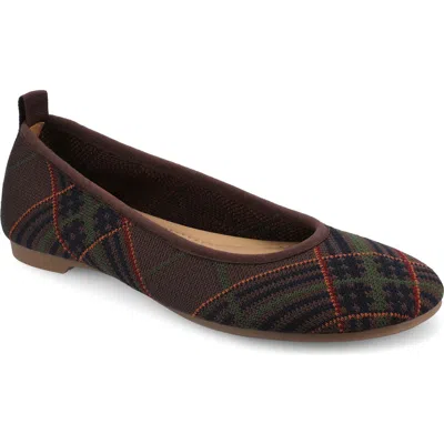 Journee Collection Aria Knit Flat In Brown Plaid