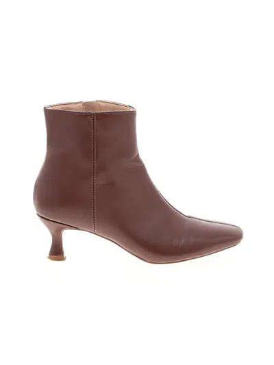 Pre-owned Journee Collection Boots In Brown
